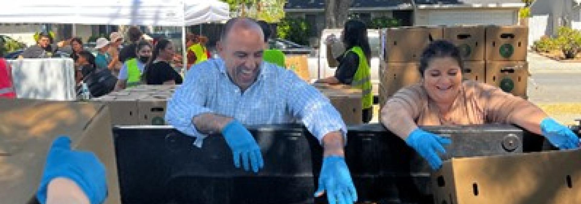 Rep. Panetta Volunteers at a Food Bank