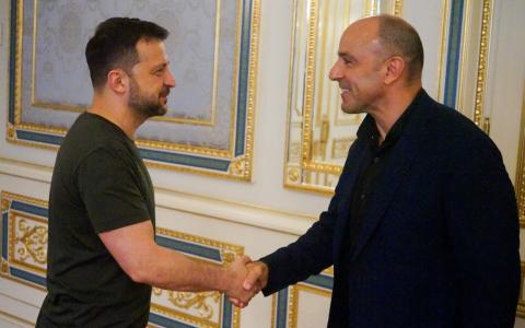 Rep. Panetta greets Ukraine President Volodymyr Zelenskyy.